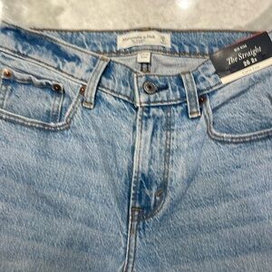 Abercrombie NEW mid rise The Straight Curve Love jeans